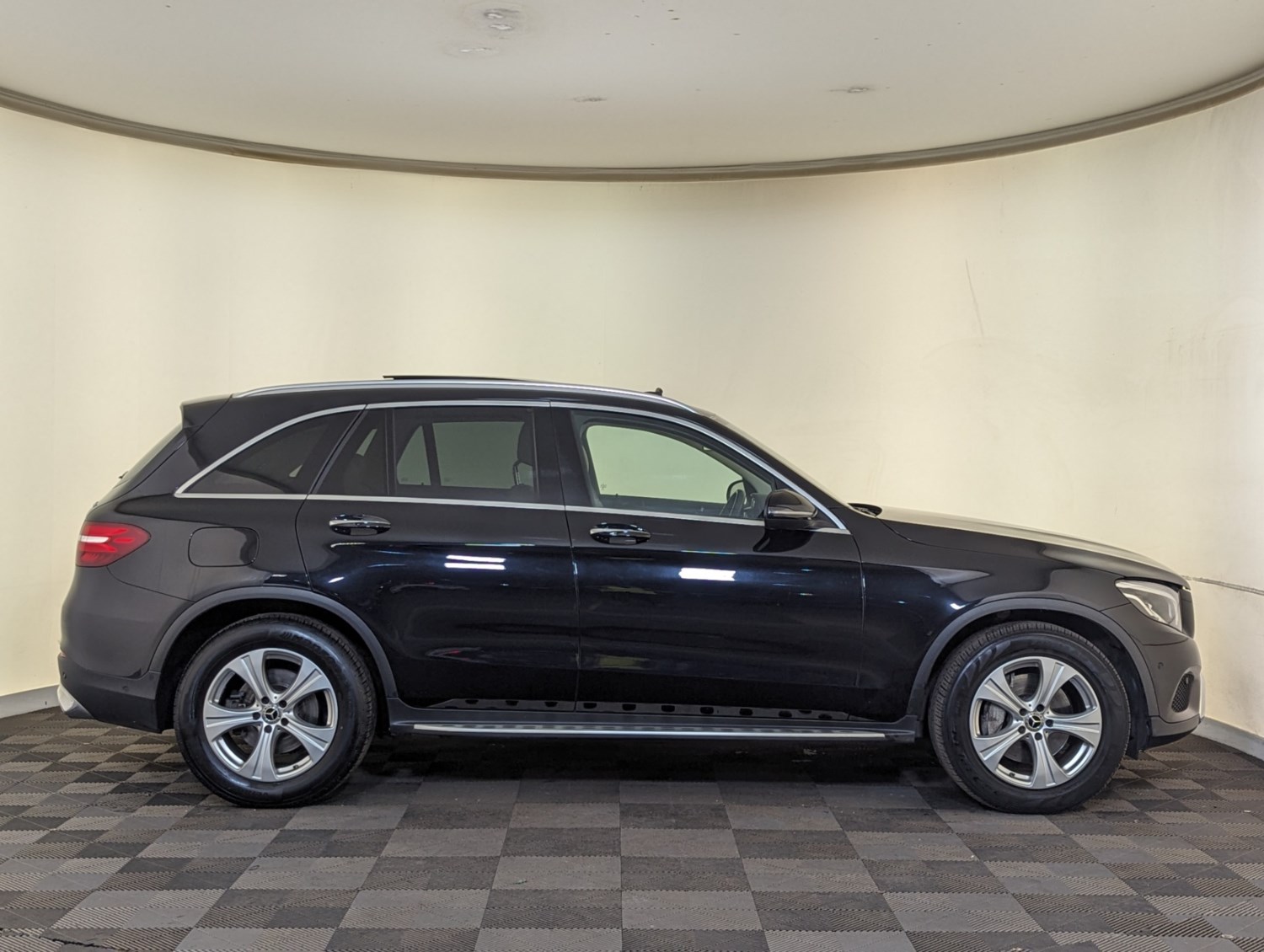 Mercedes-Benz GLC Listing Image