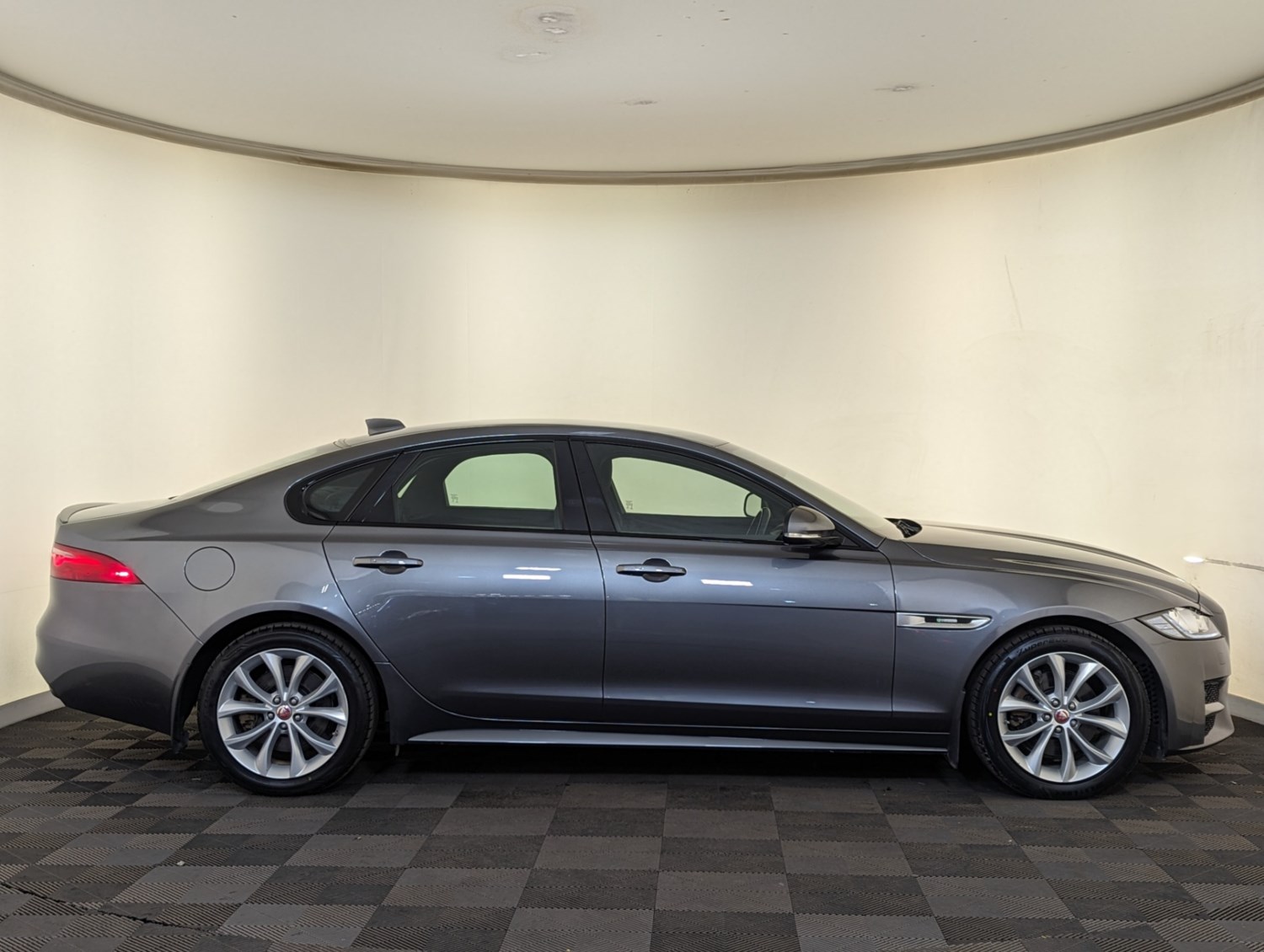 Jaguar XF Listing Image