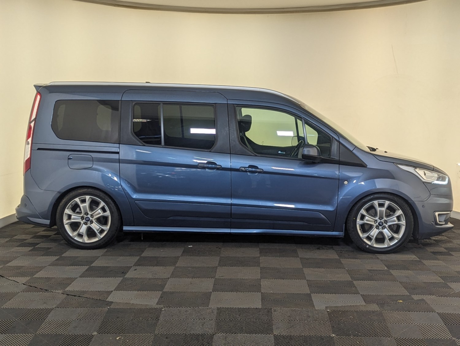 Ford Grand Tourneo Connect Listing Image