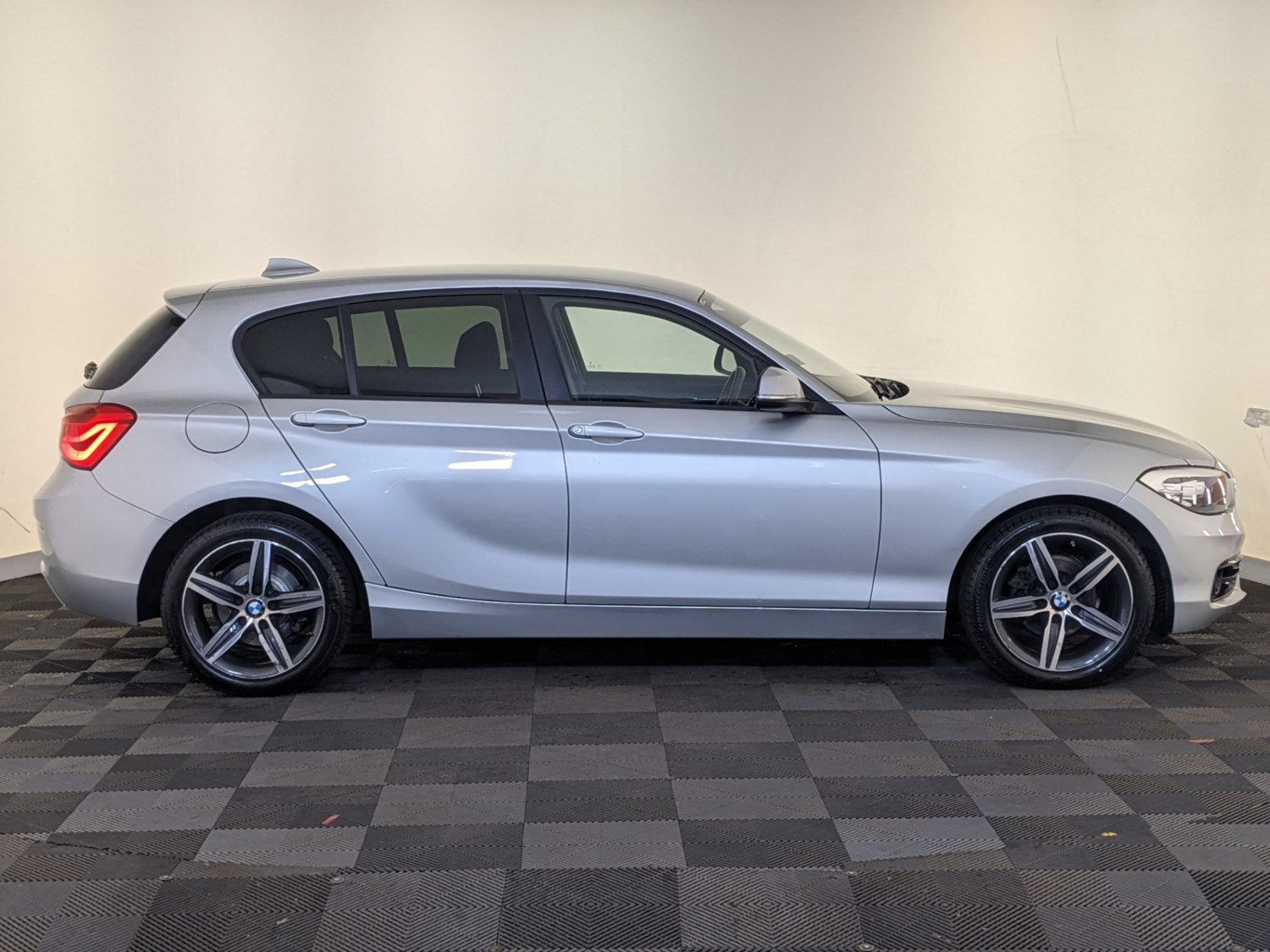 BMW 1 Series Listing Image