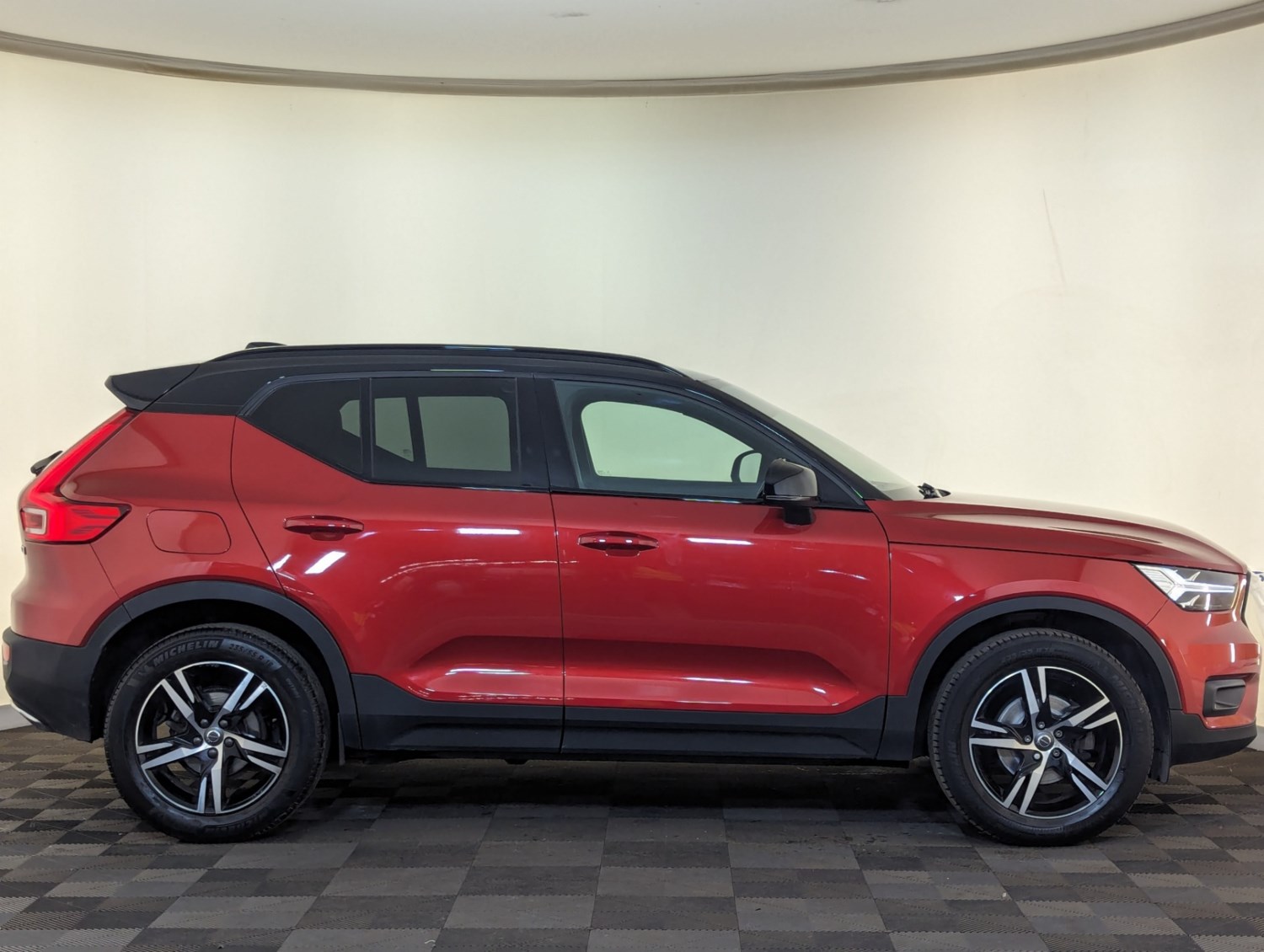 Volvo XC40 Listing Image