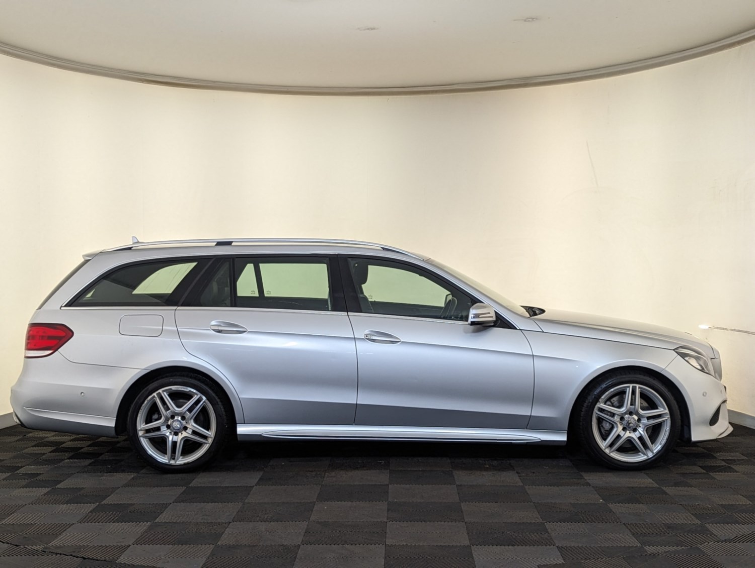 Mercedes-Benz E-Class Listing Image