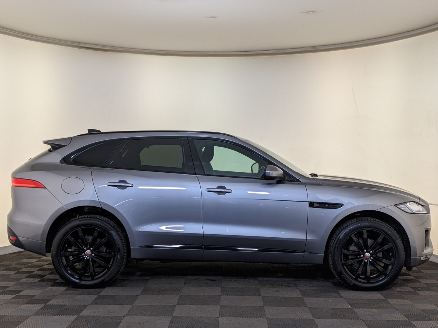 Jaguar F-PACE Listing Image