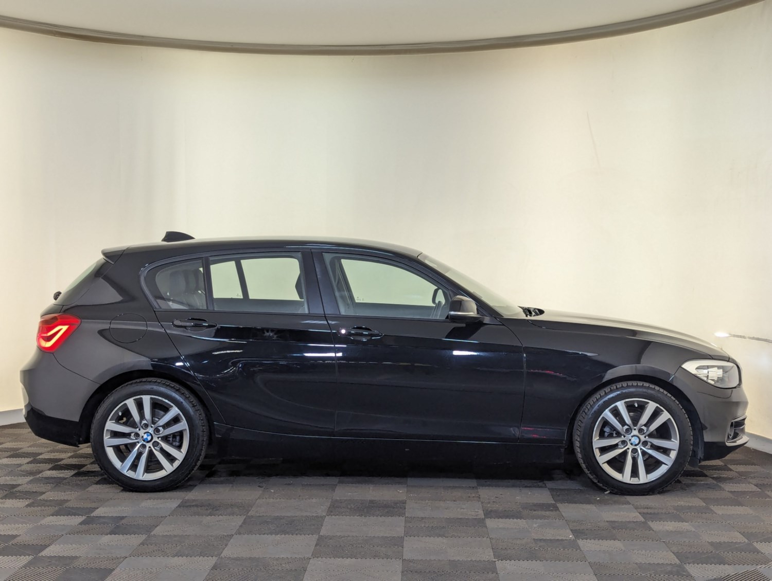 BMW 1 Series Listing Image