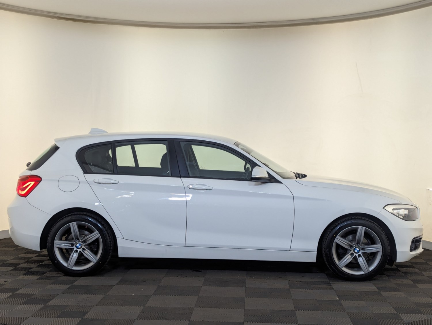 BMW 1 Series Listing Image