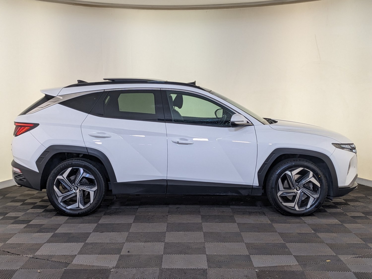 Hyundai TUCSON Listing Image