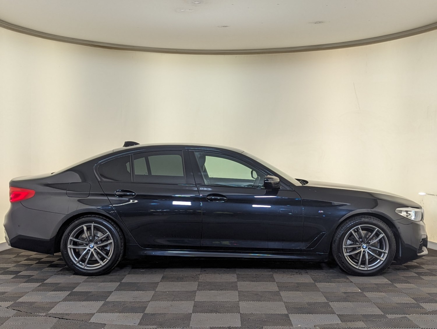 BMW 5 Series Listing Image