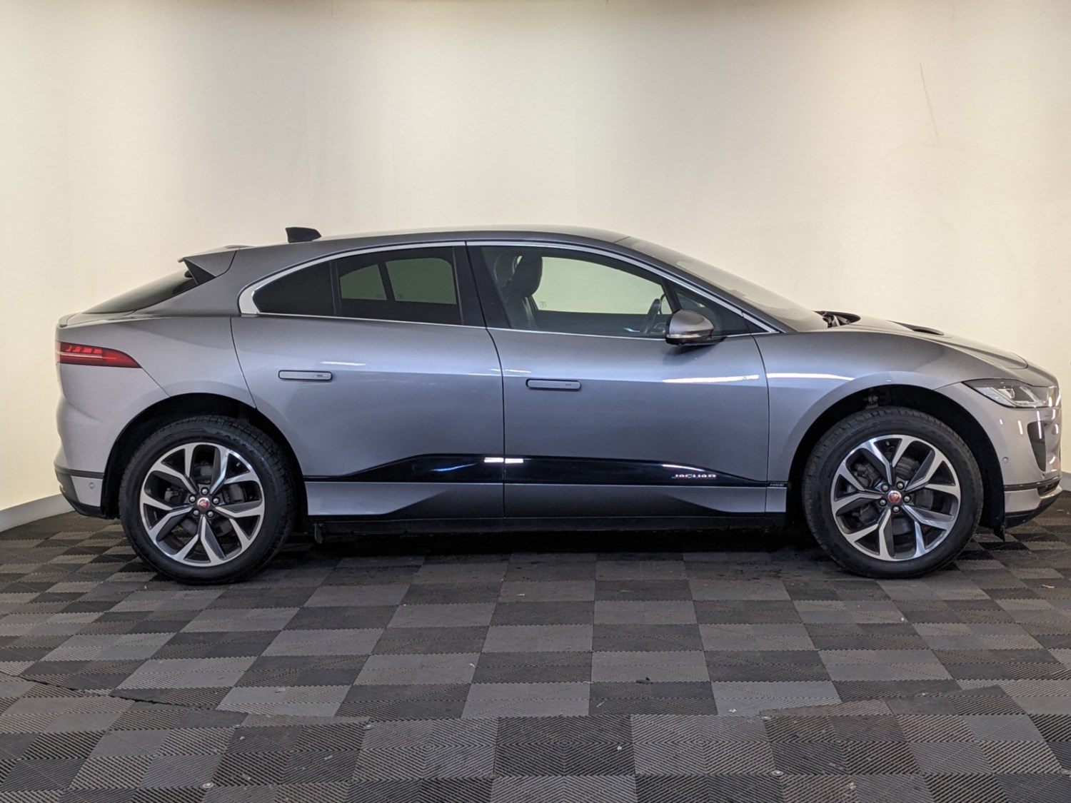 Jaguar I-PACE Listing Image