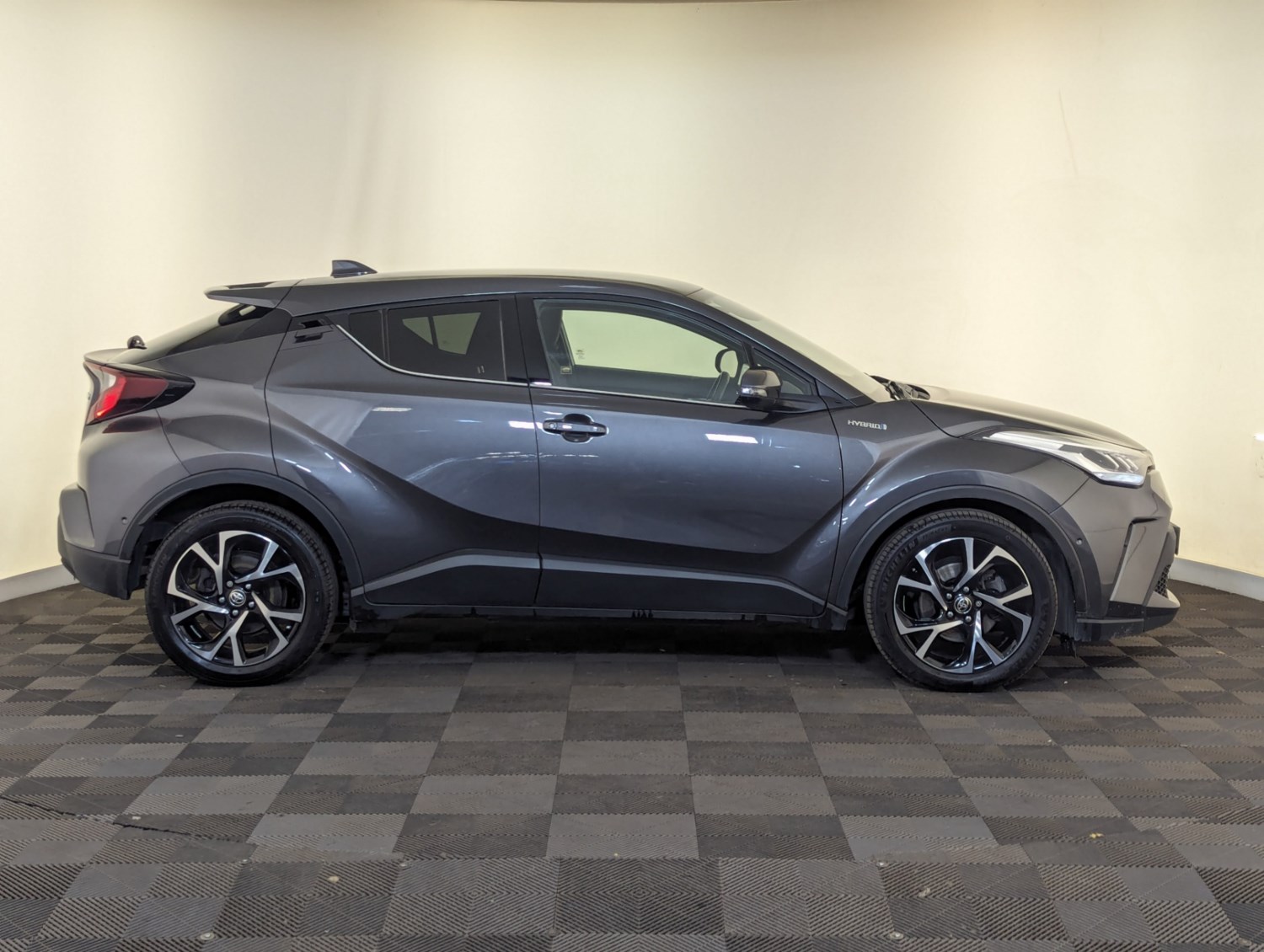 Toyota C-HR Listing Image