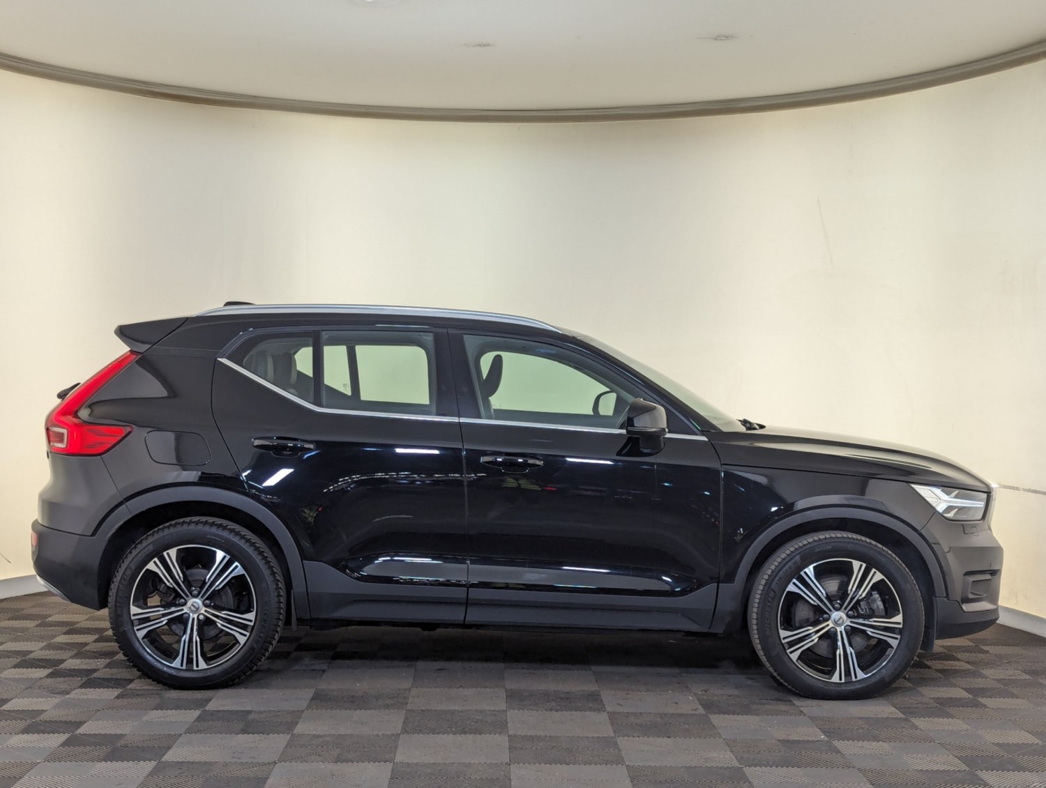 Volvo XC40 Listing Image