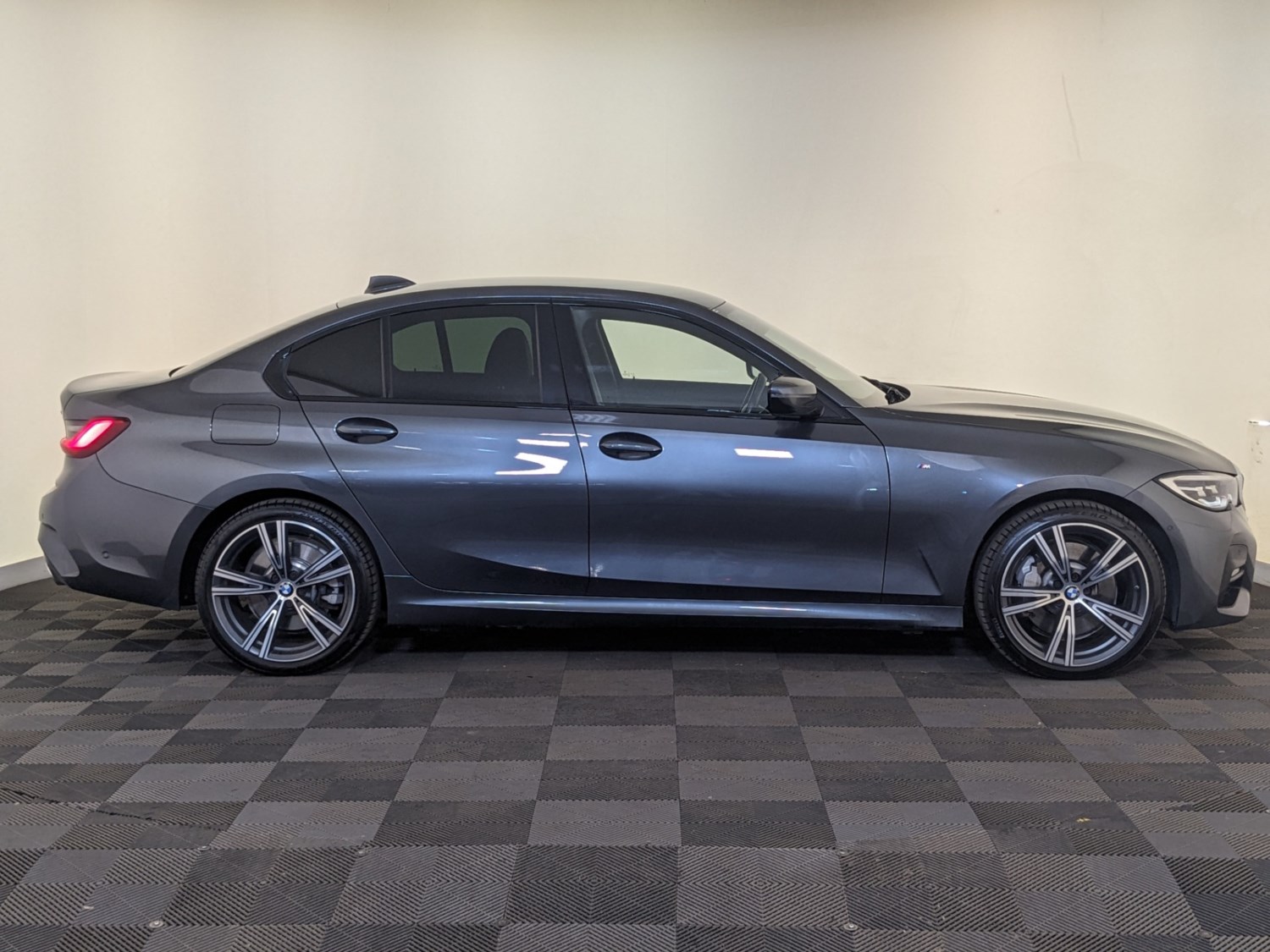 BMW 3 Series Listing Image