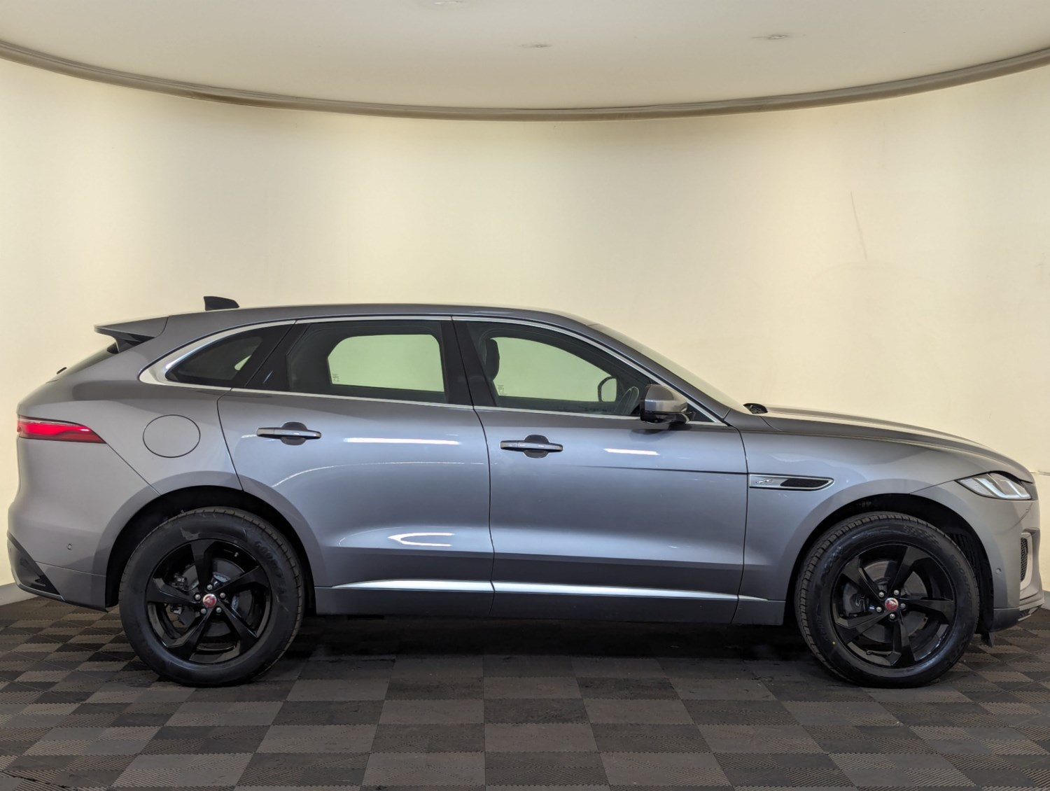 Jaguar F-PACE Listing Image