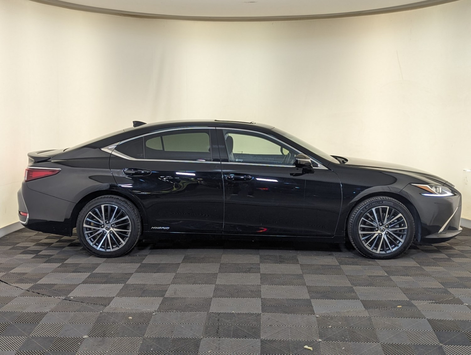 Lexus ES Listing Image