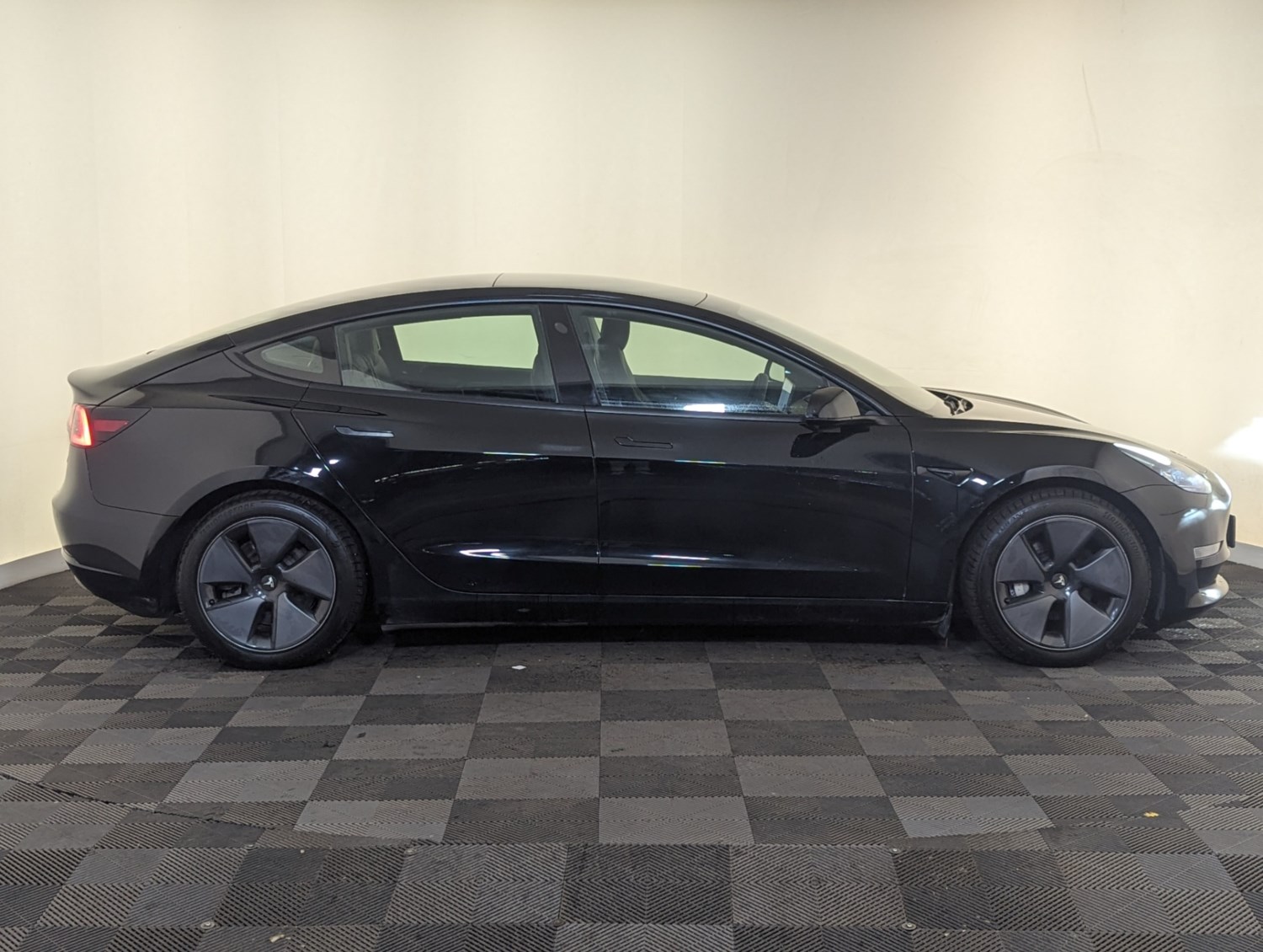 Tesla Model 3 Listing Image