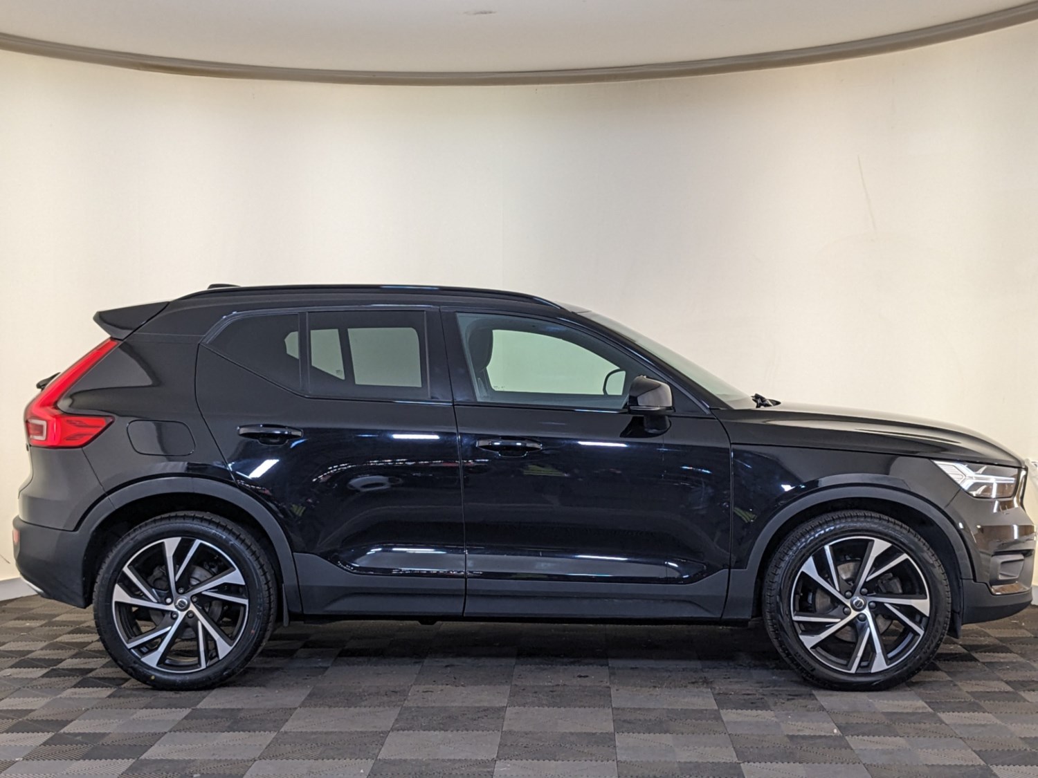 Volvo XC40 Listing Image