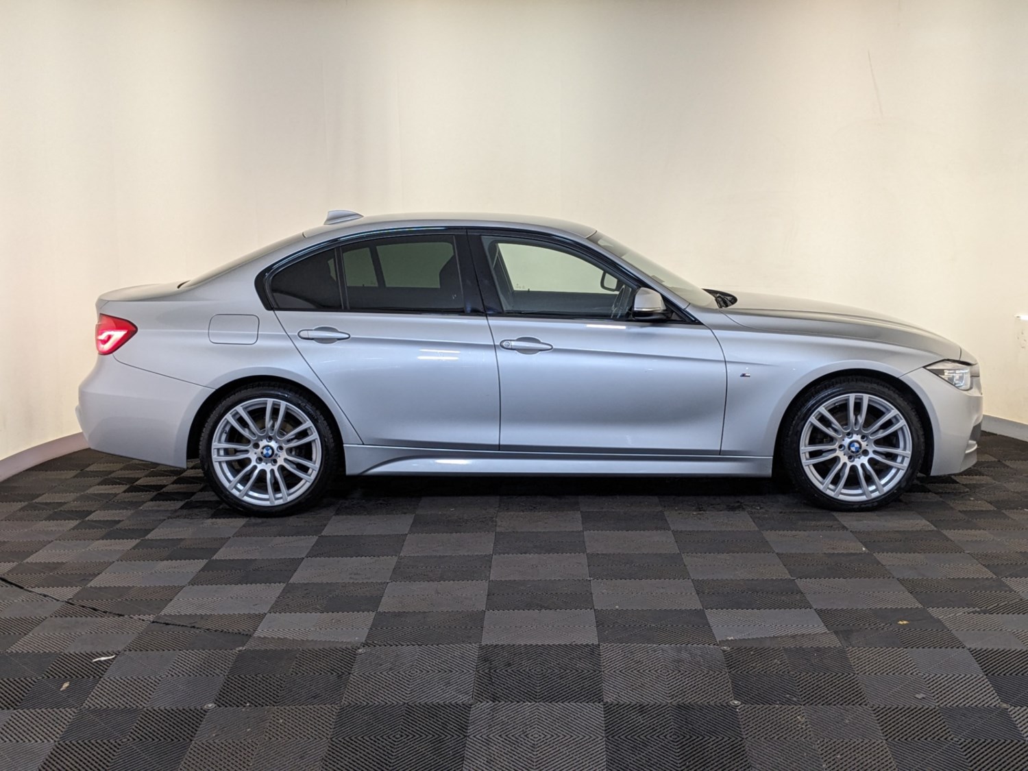 BMW 3 Series Listing Image