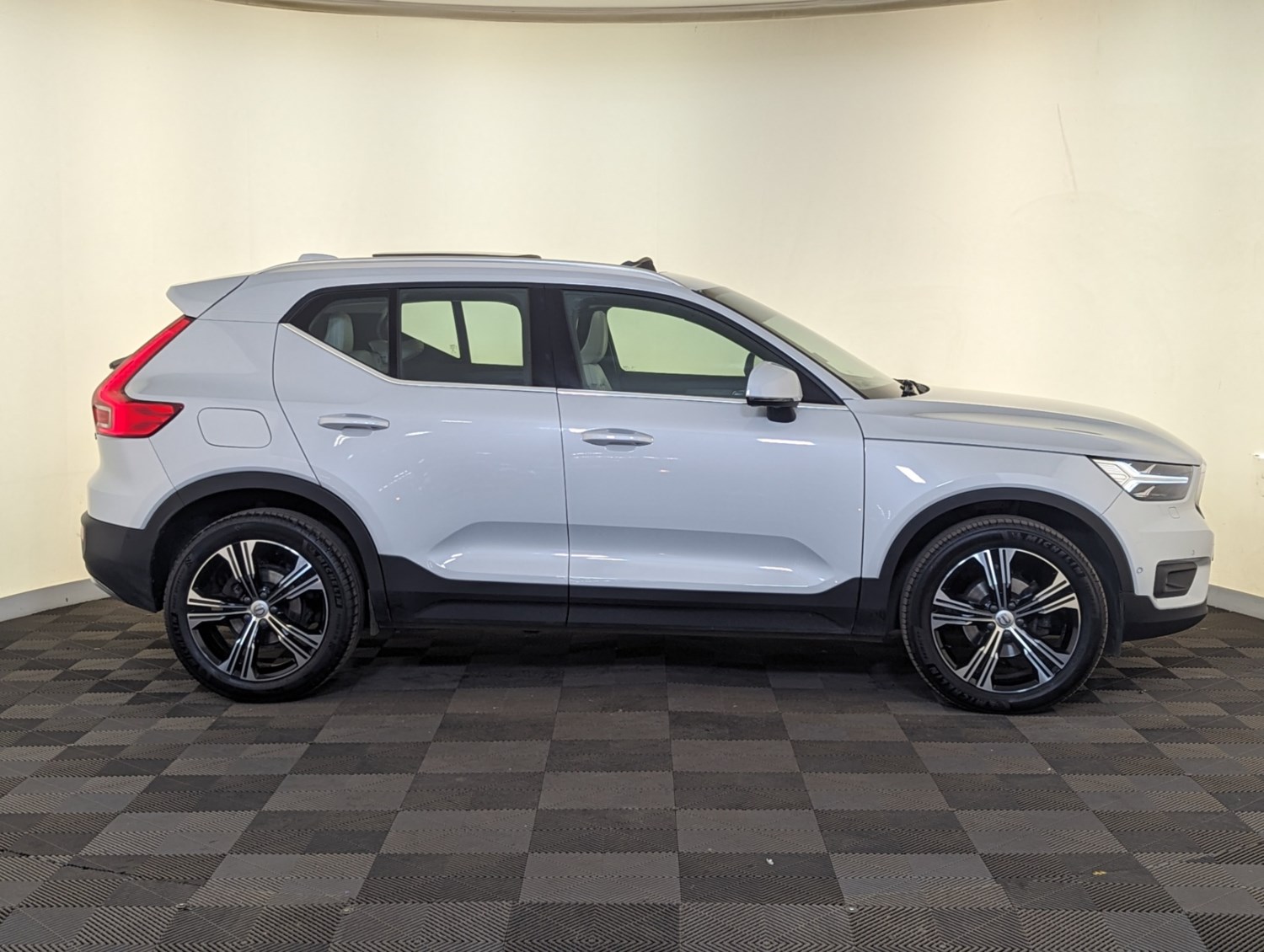 Volvo XC40 Listing Image