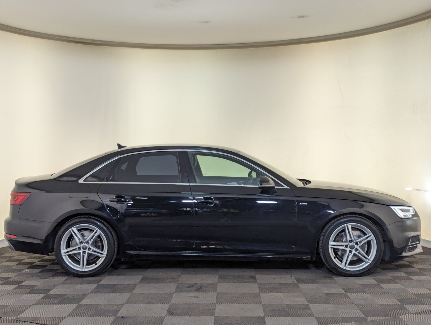 Audi A4 Listing Image