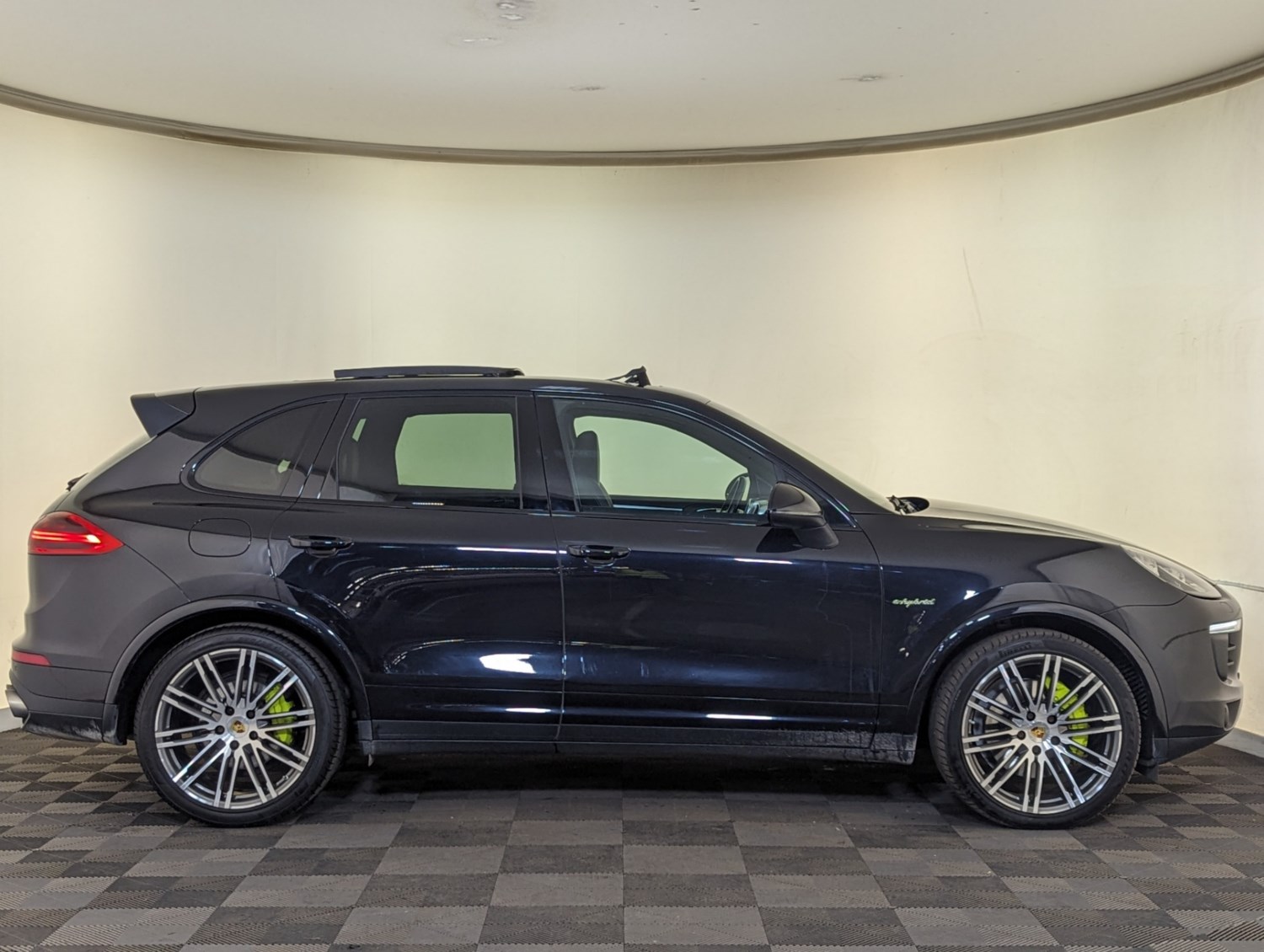 Porsche Cayenne Listing Image