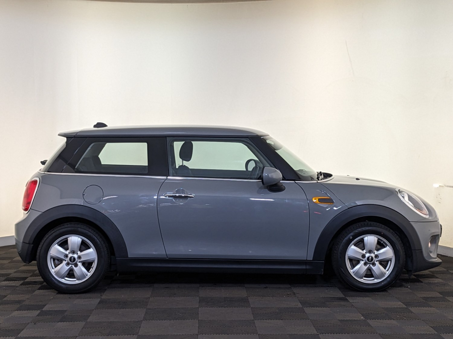 MINI Hatch Listing Image