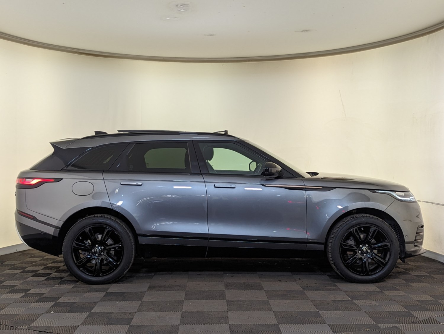 Land Rover Range Rover Velar Listing Image