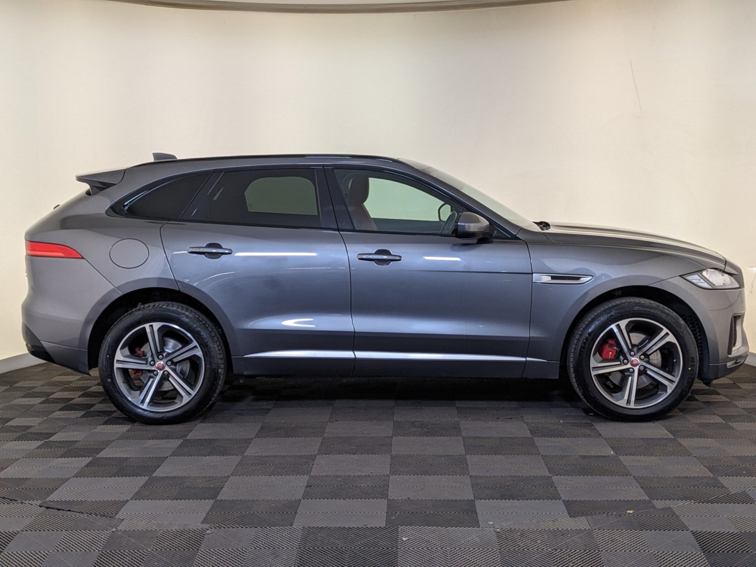 Jaguar F-PACE Listing Image