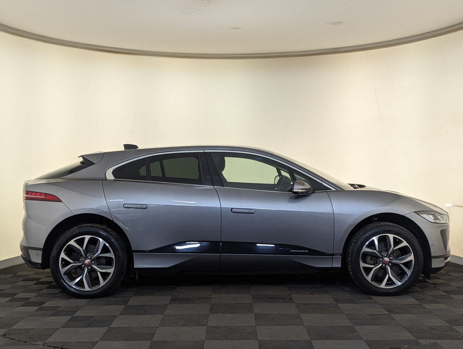 Jaguar I-PACE Listing Image