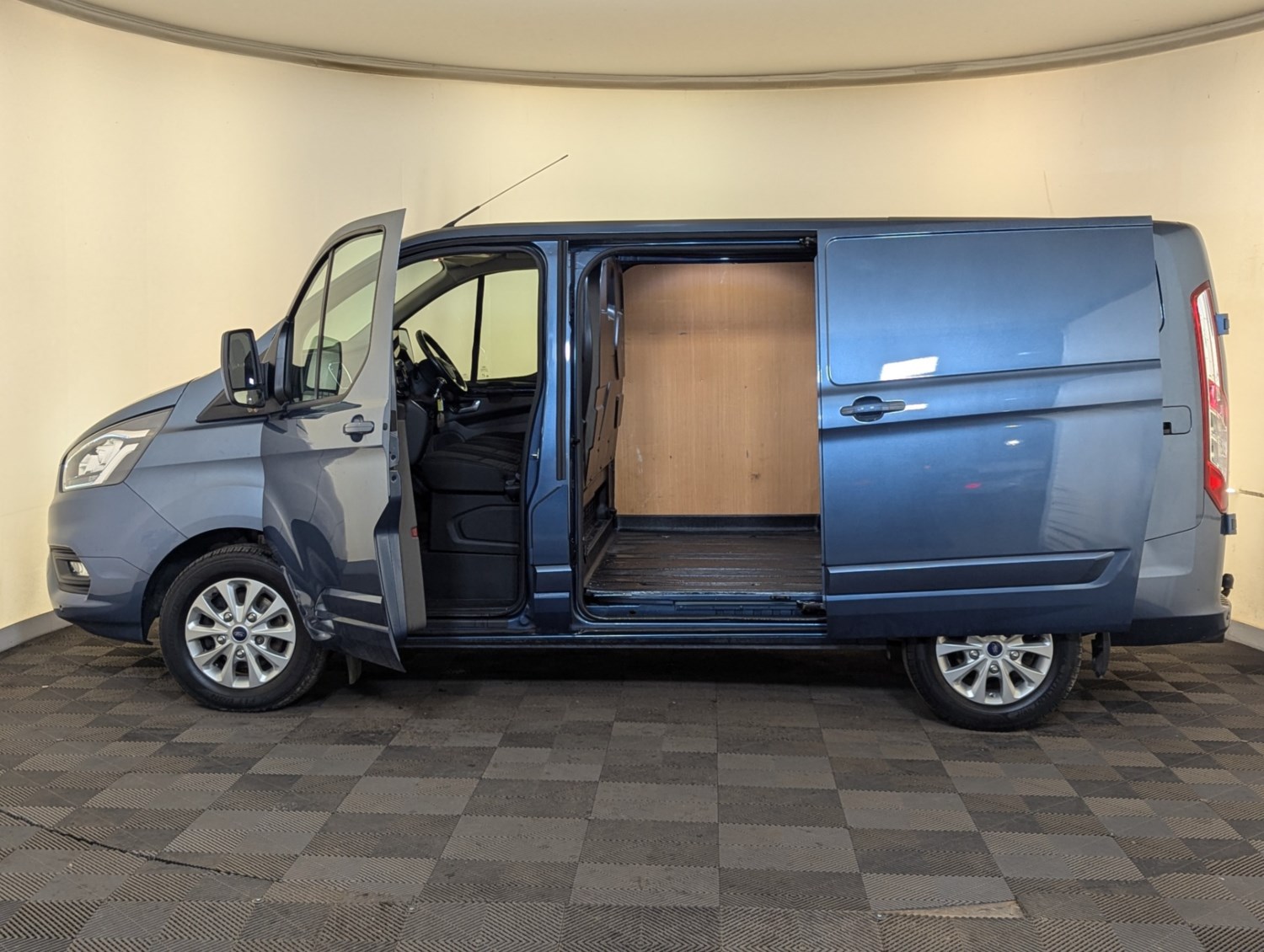 Ford Transit Custom Listing Image