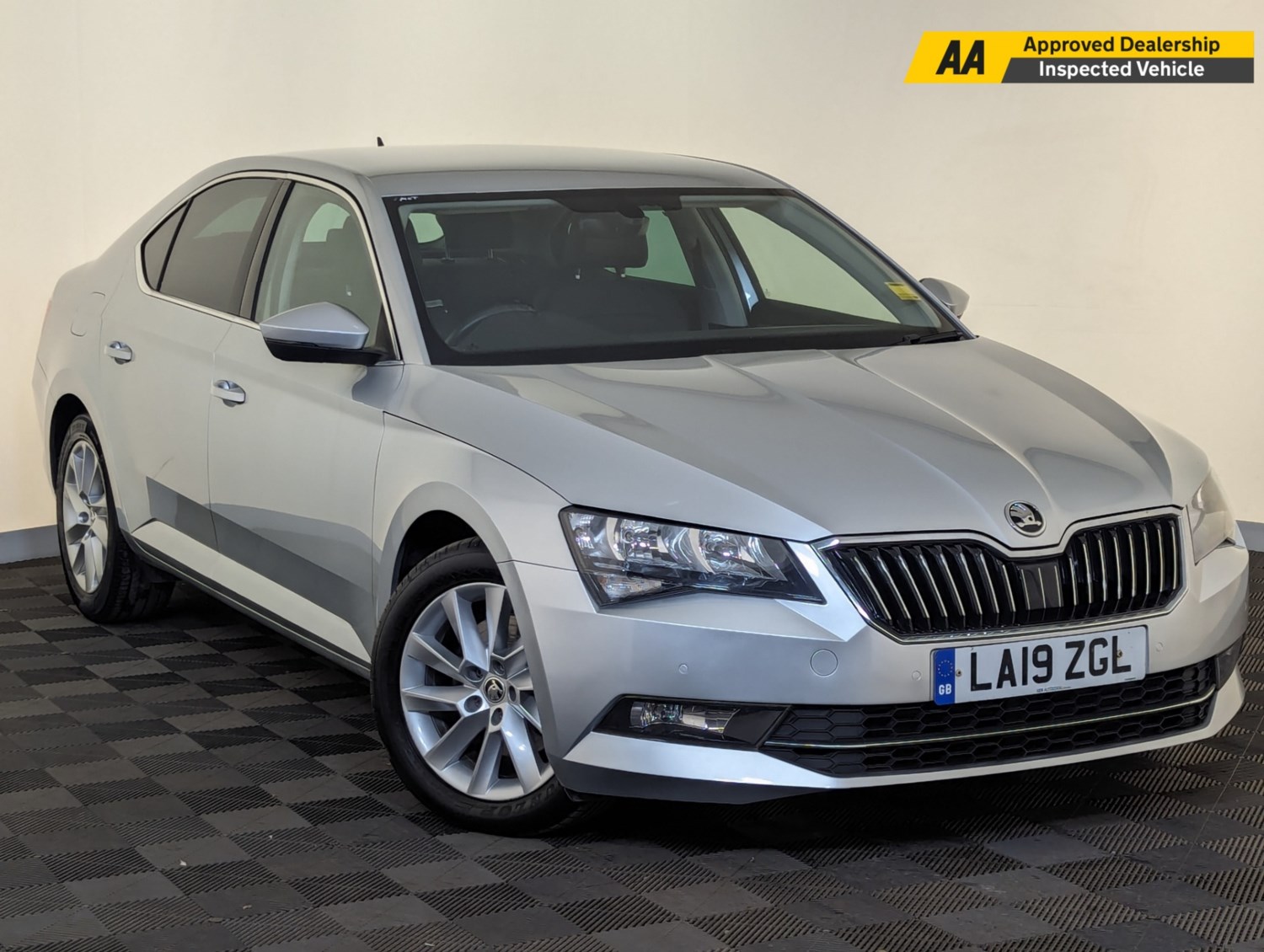 Skoda Superb Listing Image