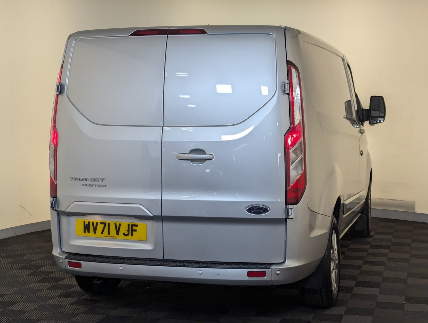 Ford Transit Custom Listing Image