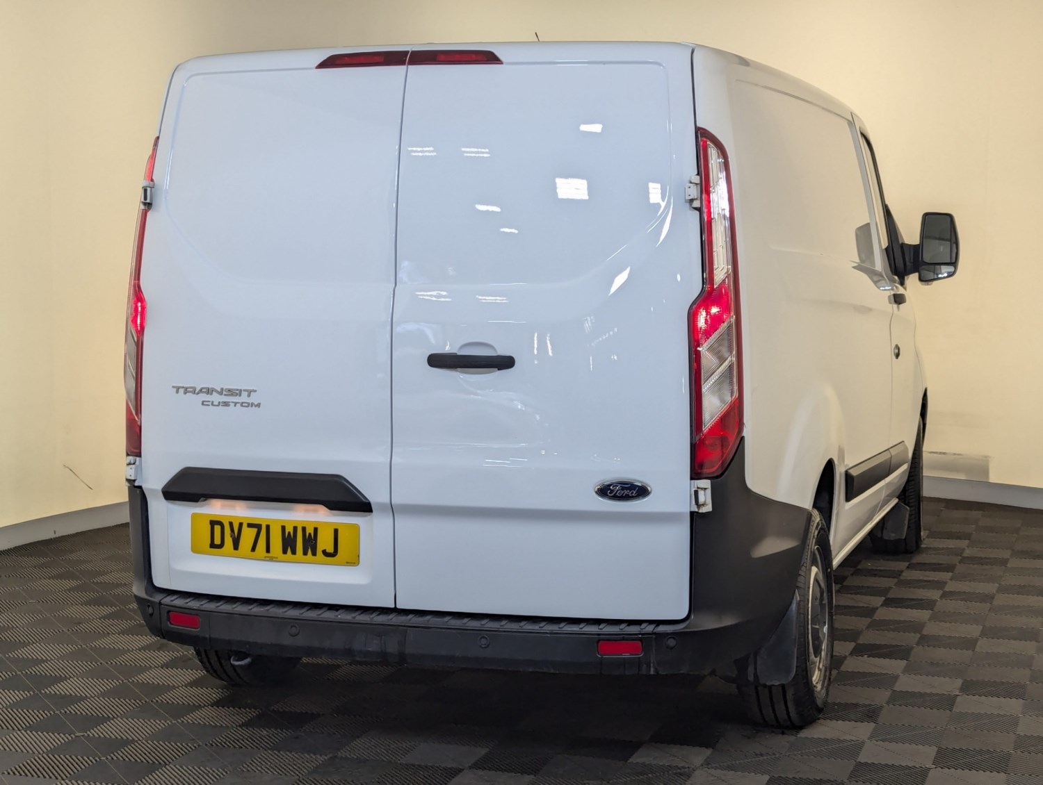 Ford Transit Custom Listing Image