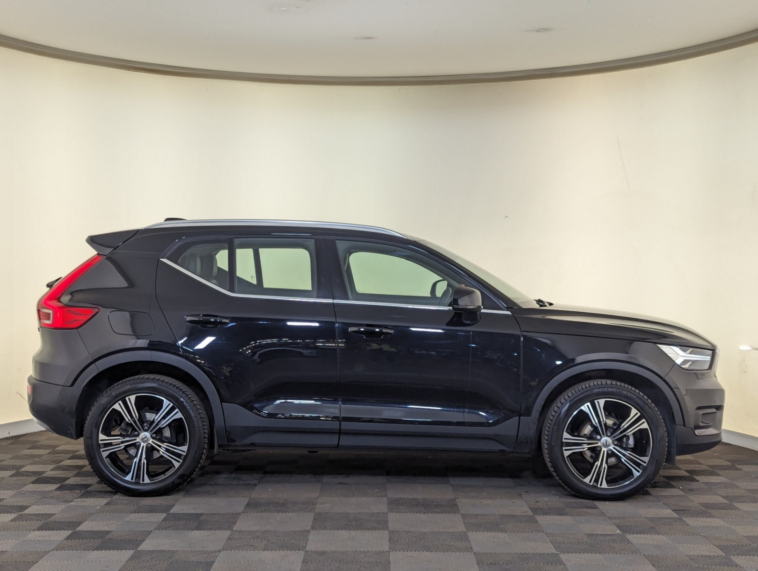 Volvo XC40 Listing Image