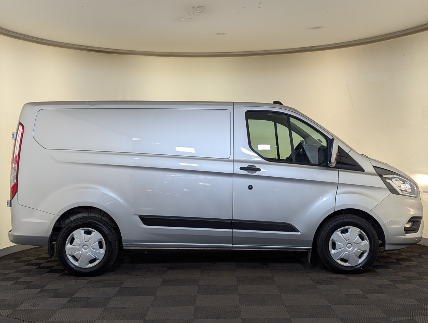 Ford Transit Custom Listing Image