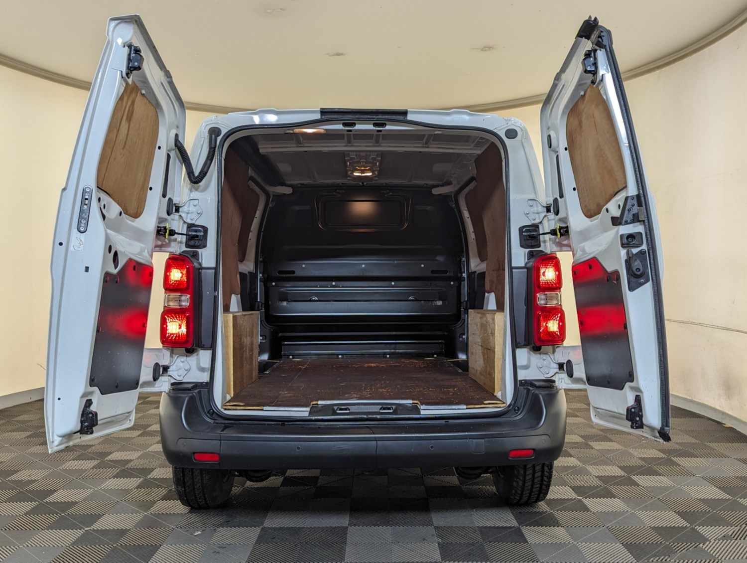 Vauxhall Vivaro Listing Image