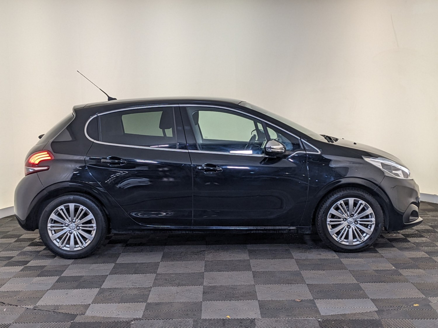 Peugeot 208 Listing Image