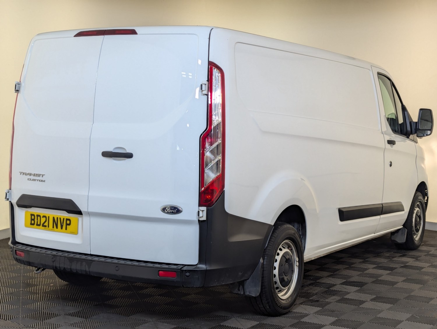 Ford Transit Custom Listing Image