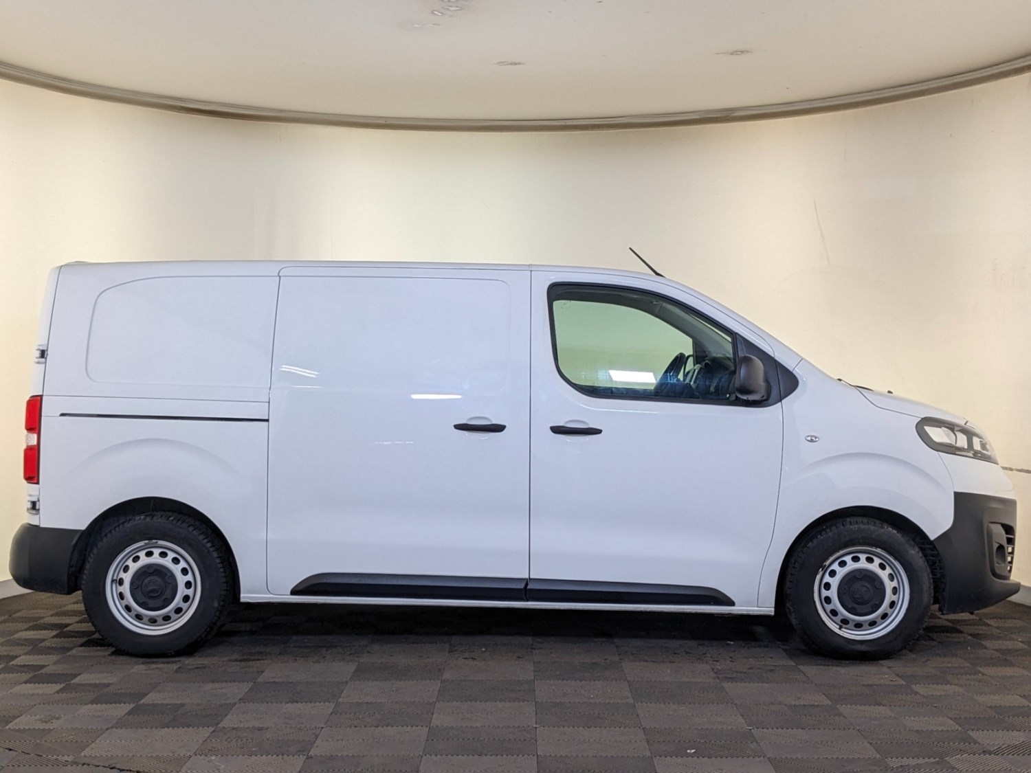 Vauxhall Vivaro Listing Image