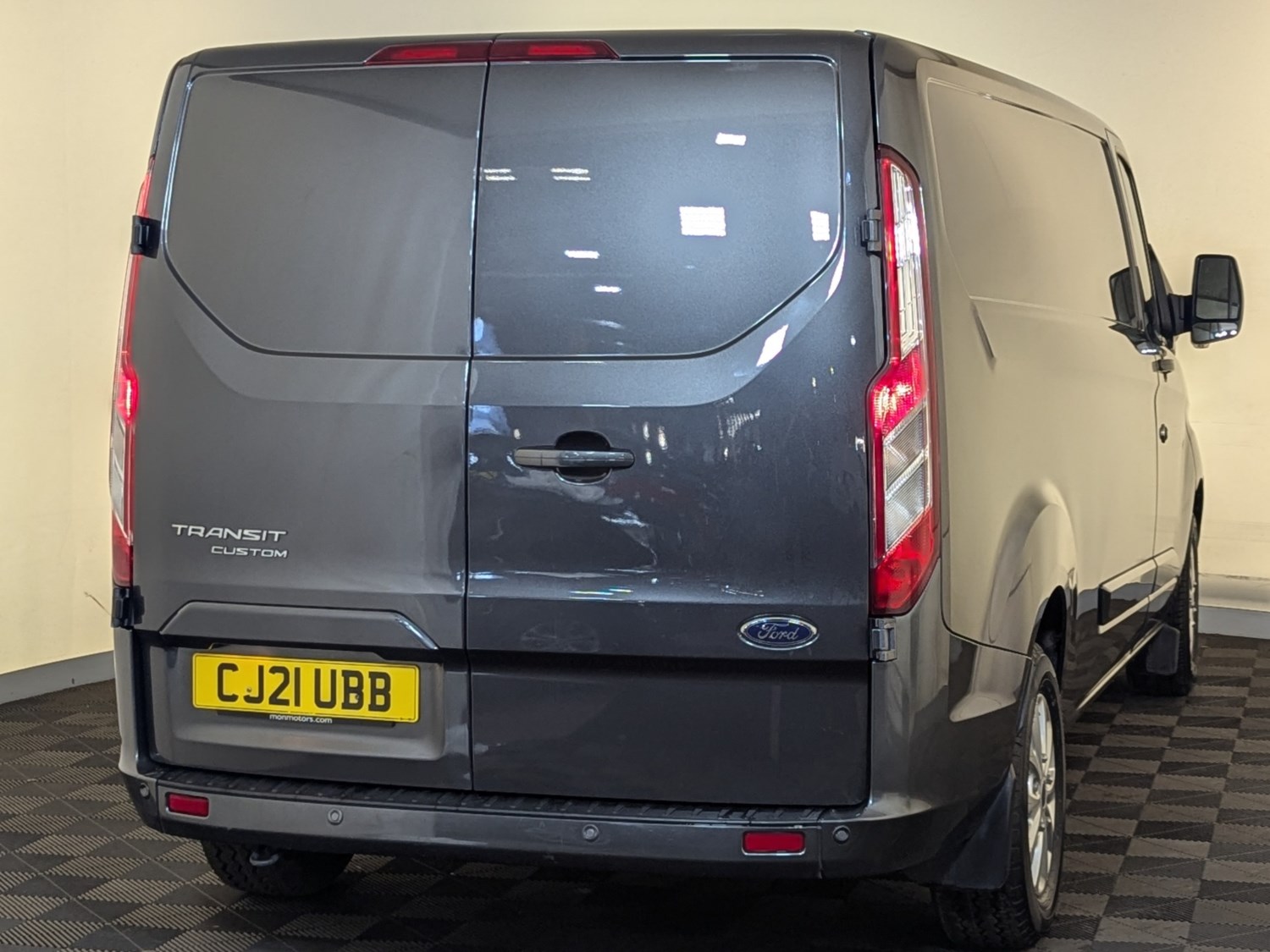 Ford Transit Custom Listing Image