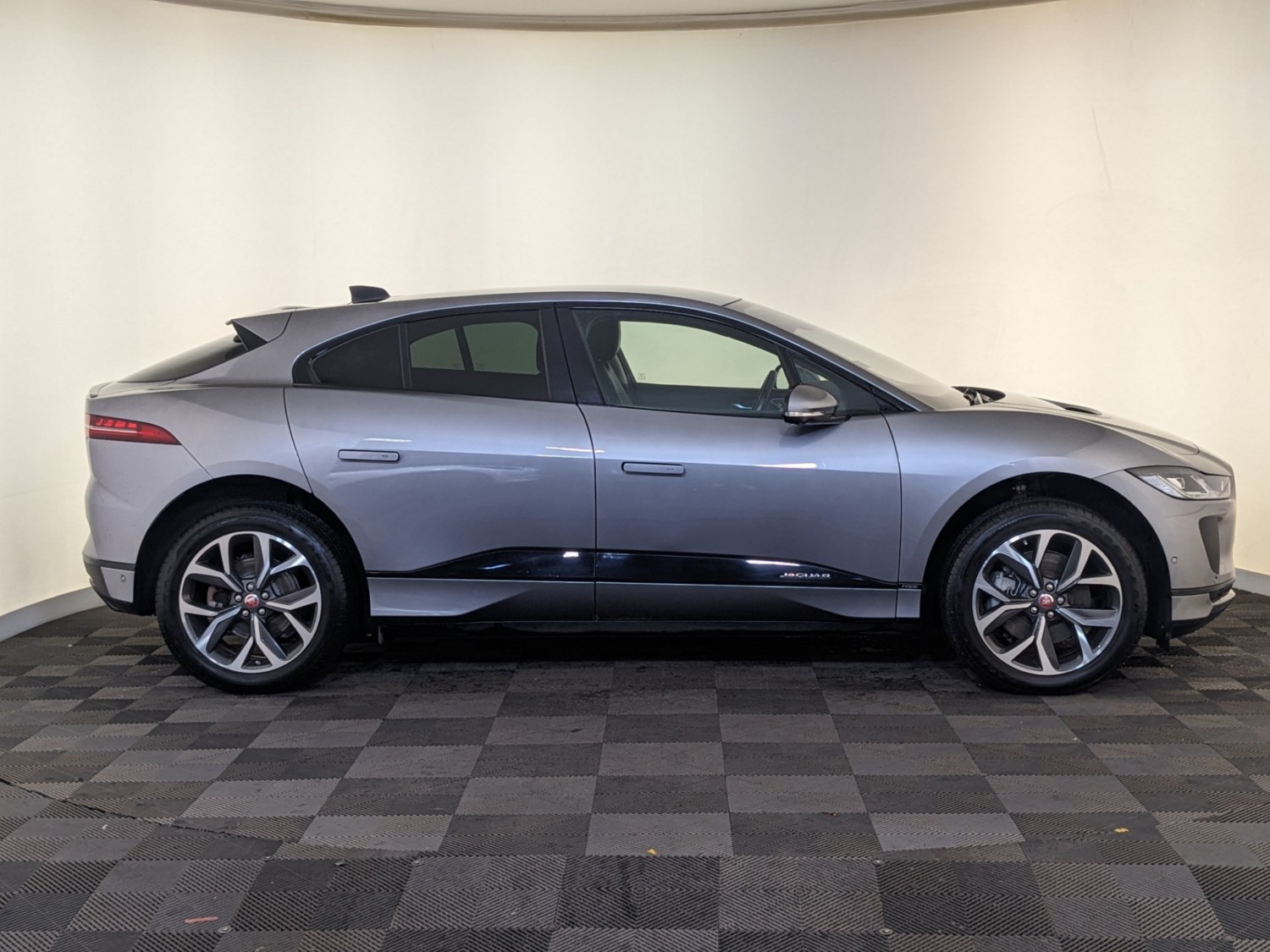 Jaguar I-PACE Listing Image