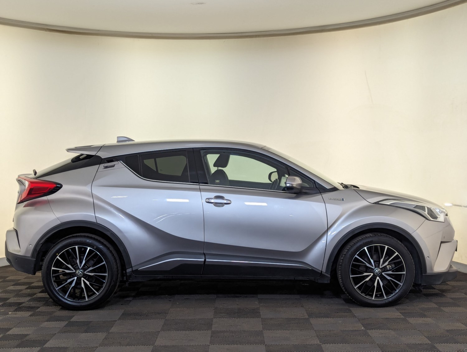 Toyota C-HR Listing Image