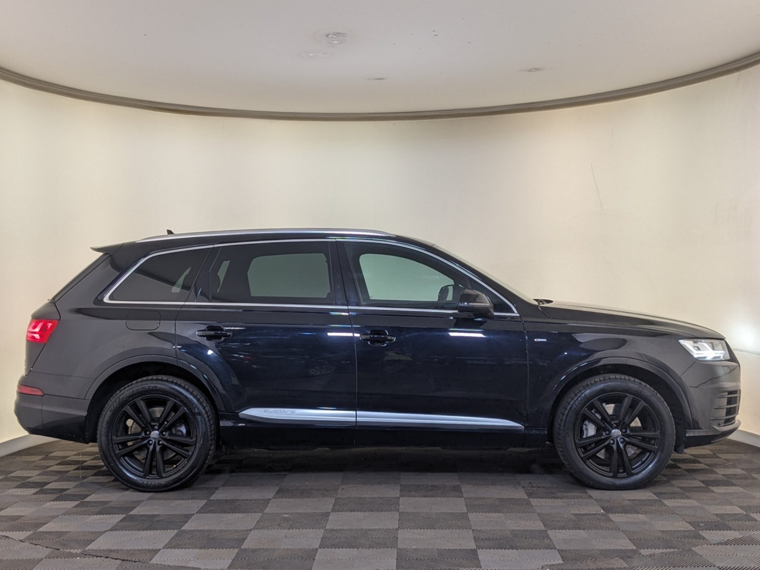 Audi Q7 Listing Image