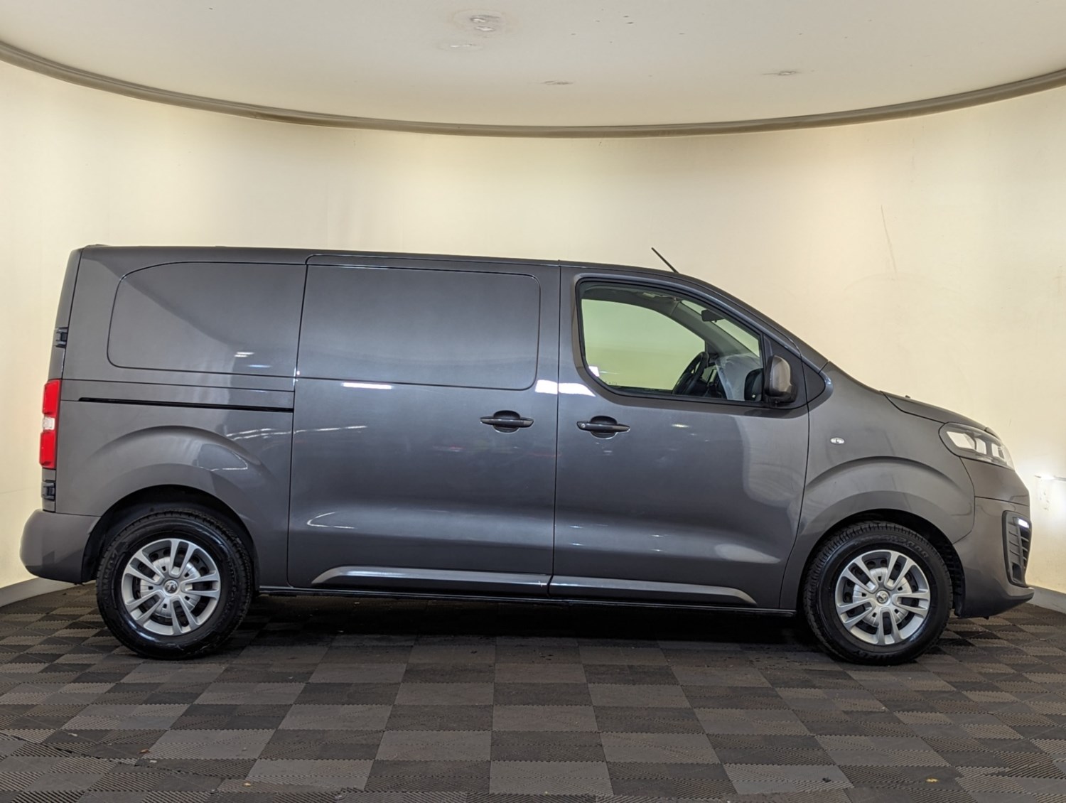 Vauxhall Vivaro Listing Image