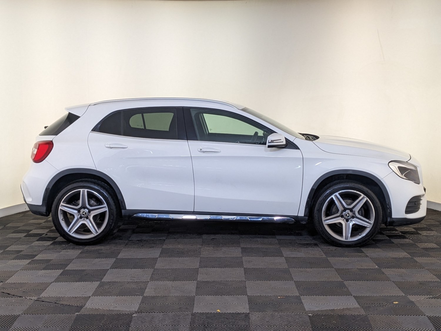 Mercedes-Benz GLA Listing Image