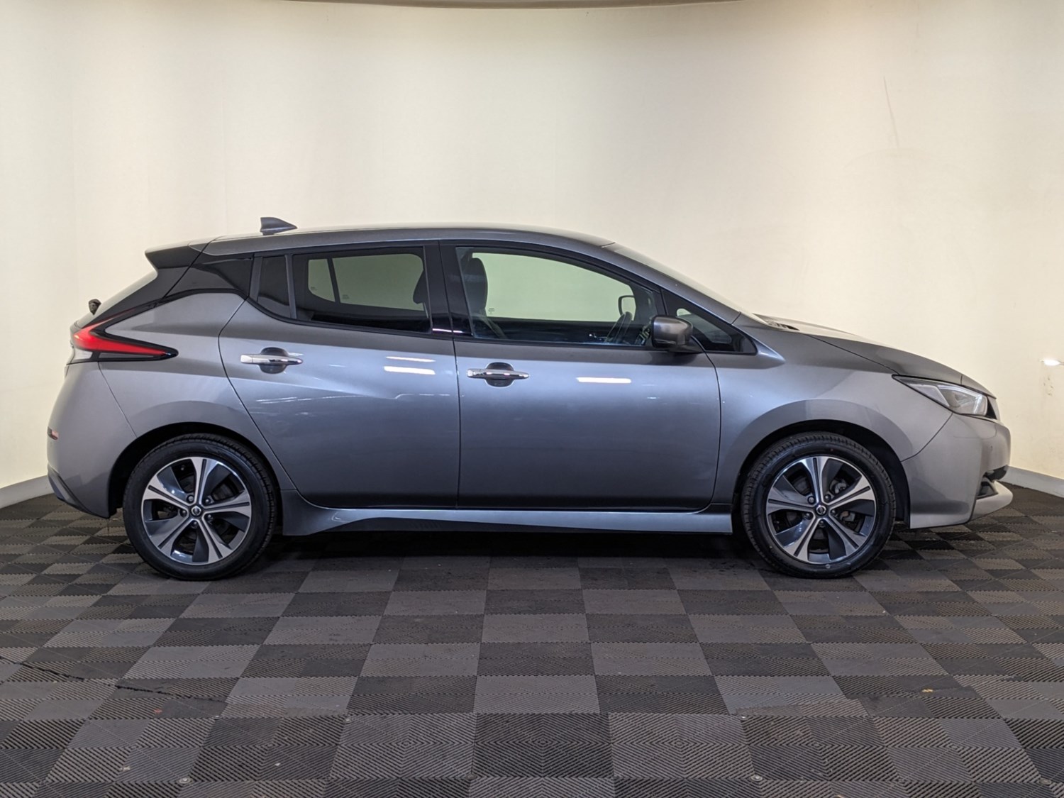 Nissan Leaf Listing Image