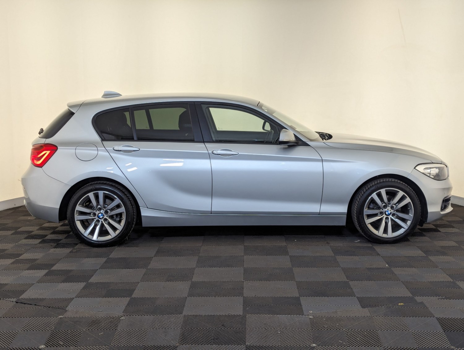 BMW 1 Series Listing Image