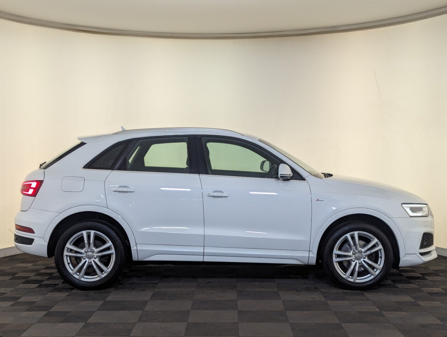 Audi Q3 Listing Image