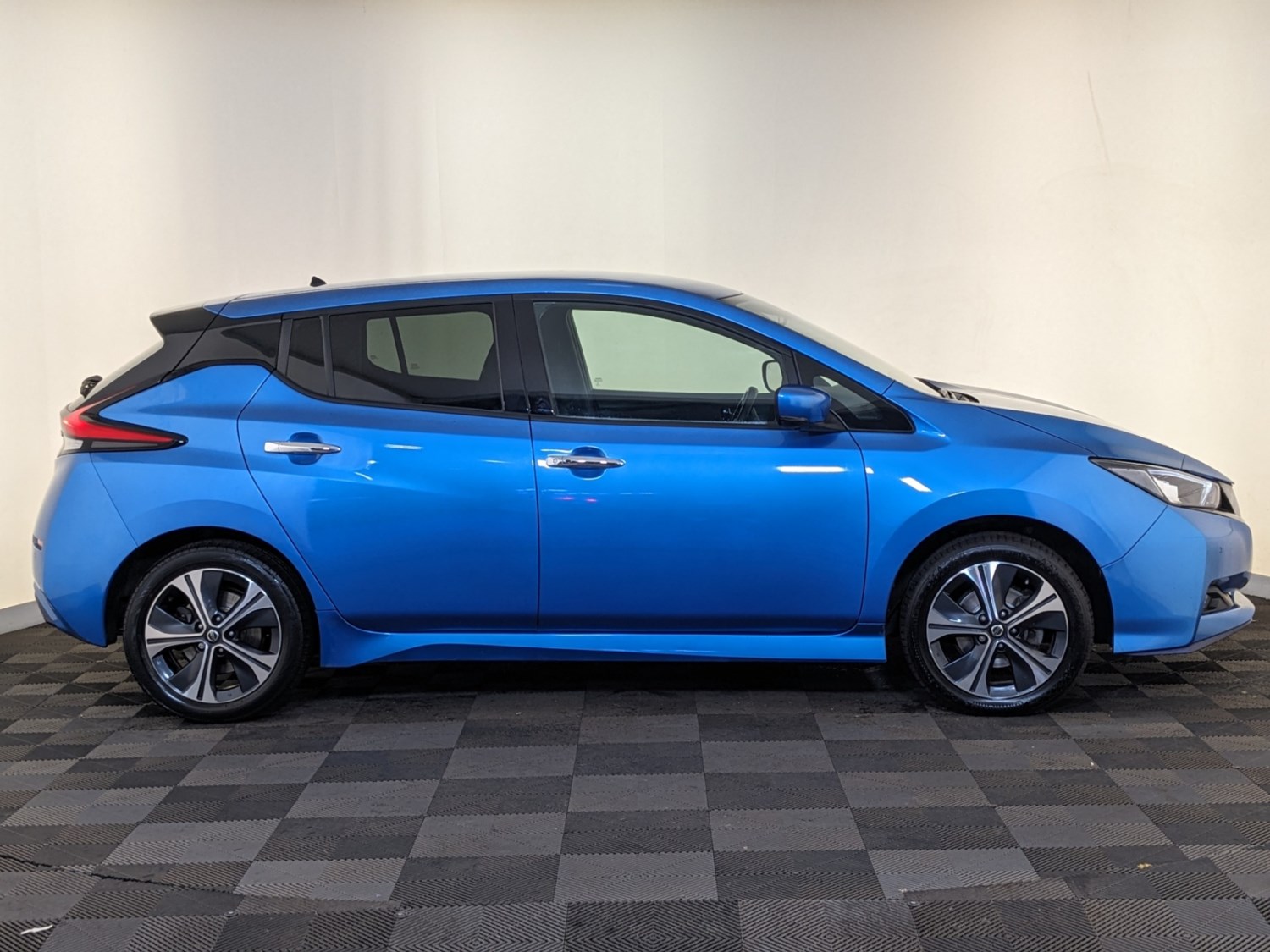 Nissan Leaf Listing Image