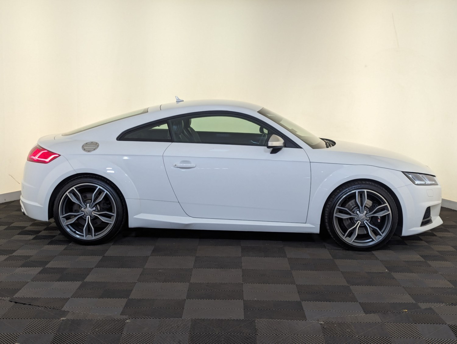 Audi TT Listing Image