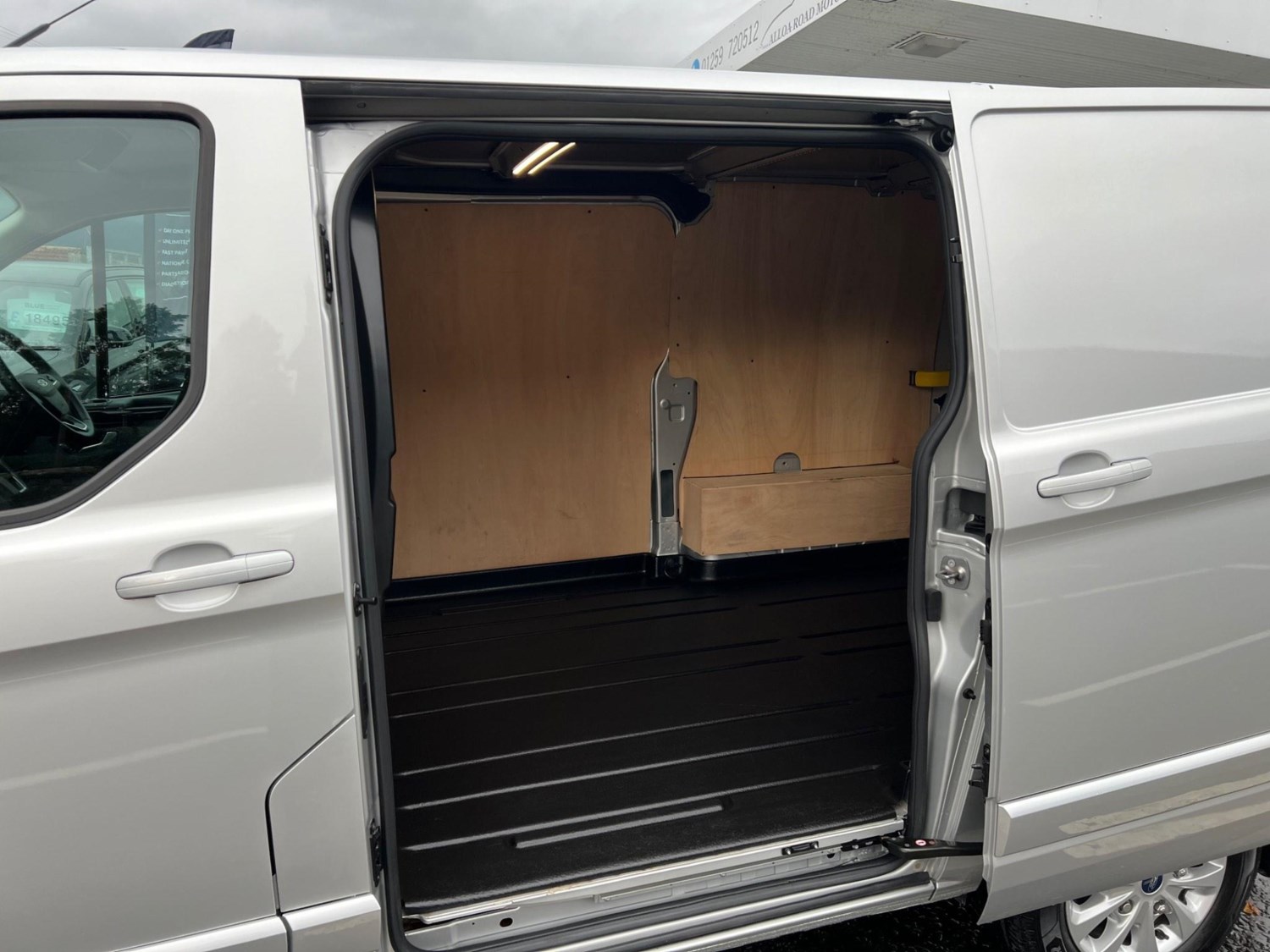 Ford Transit Custom Listing Image