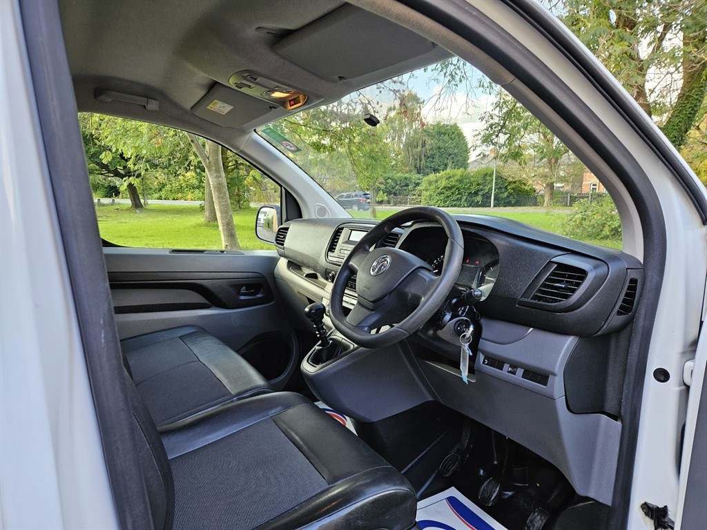 Vauxhall Vivaro Listing Image